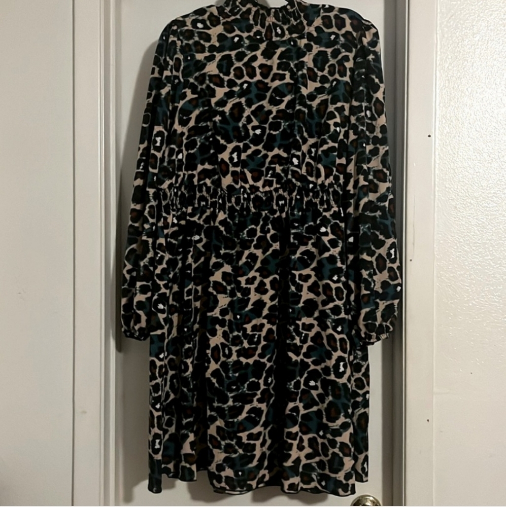 Chic Leopard Print Dress